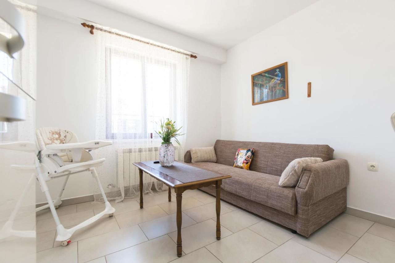 Apartmani Xenia & Desiderio Buzet Exterior foto