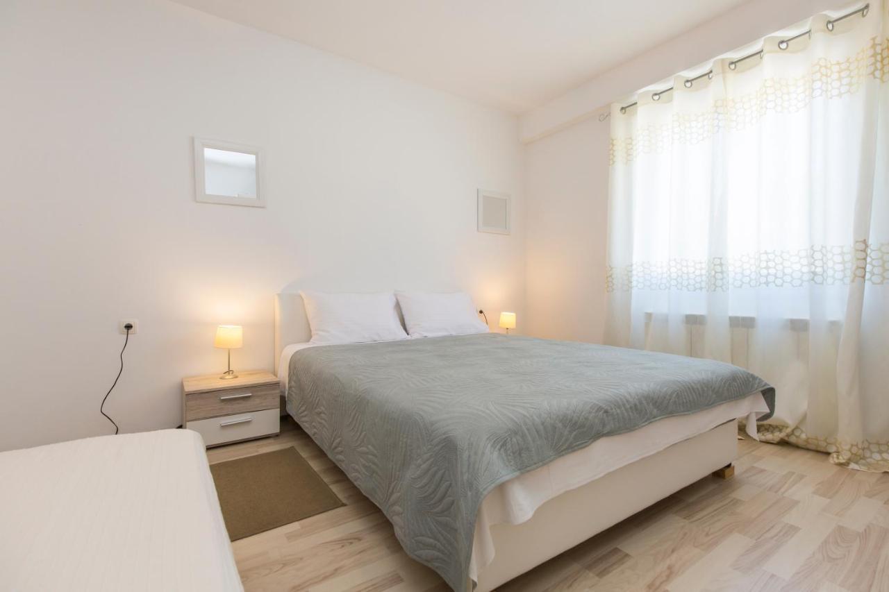 Apartmani Xenia & Desiderio Buzet Exterior foto