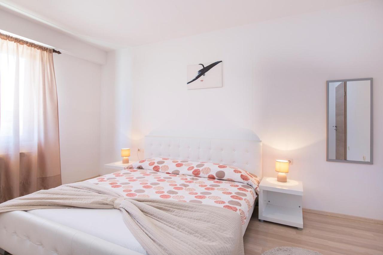 Apartmani Xenia & Desiderio Buzet Exterior foto