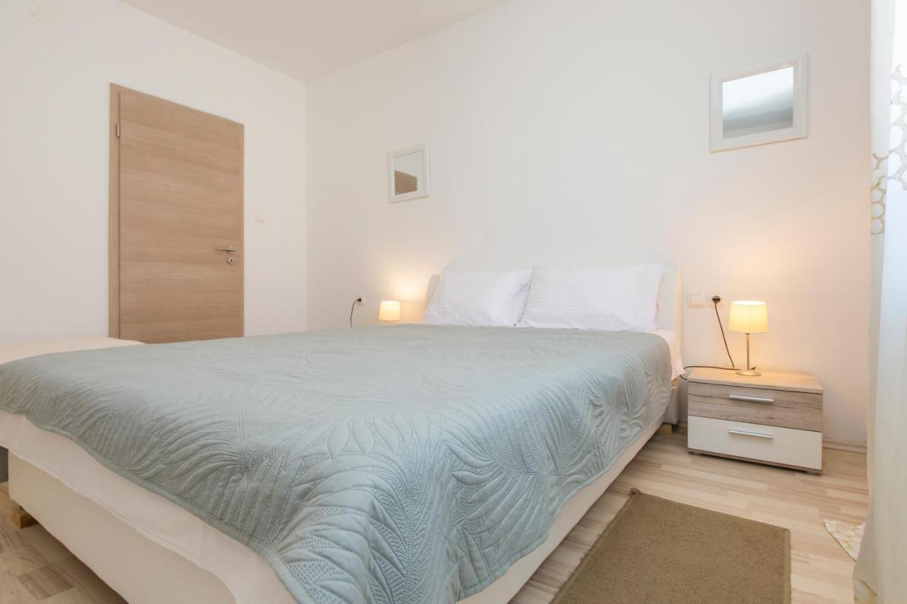 Apartmani Xenia & Desiderio Buzet Exterior foto