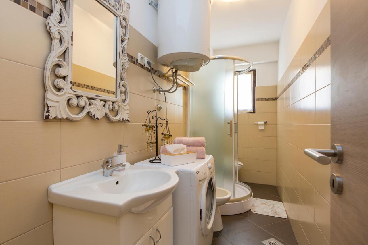 Apartmani Xenia & Desiderio Buzet Exterior foto